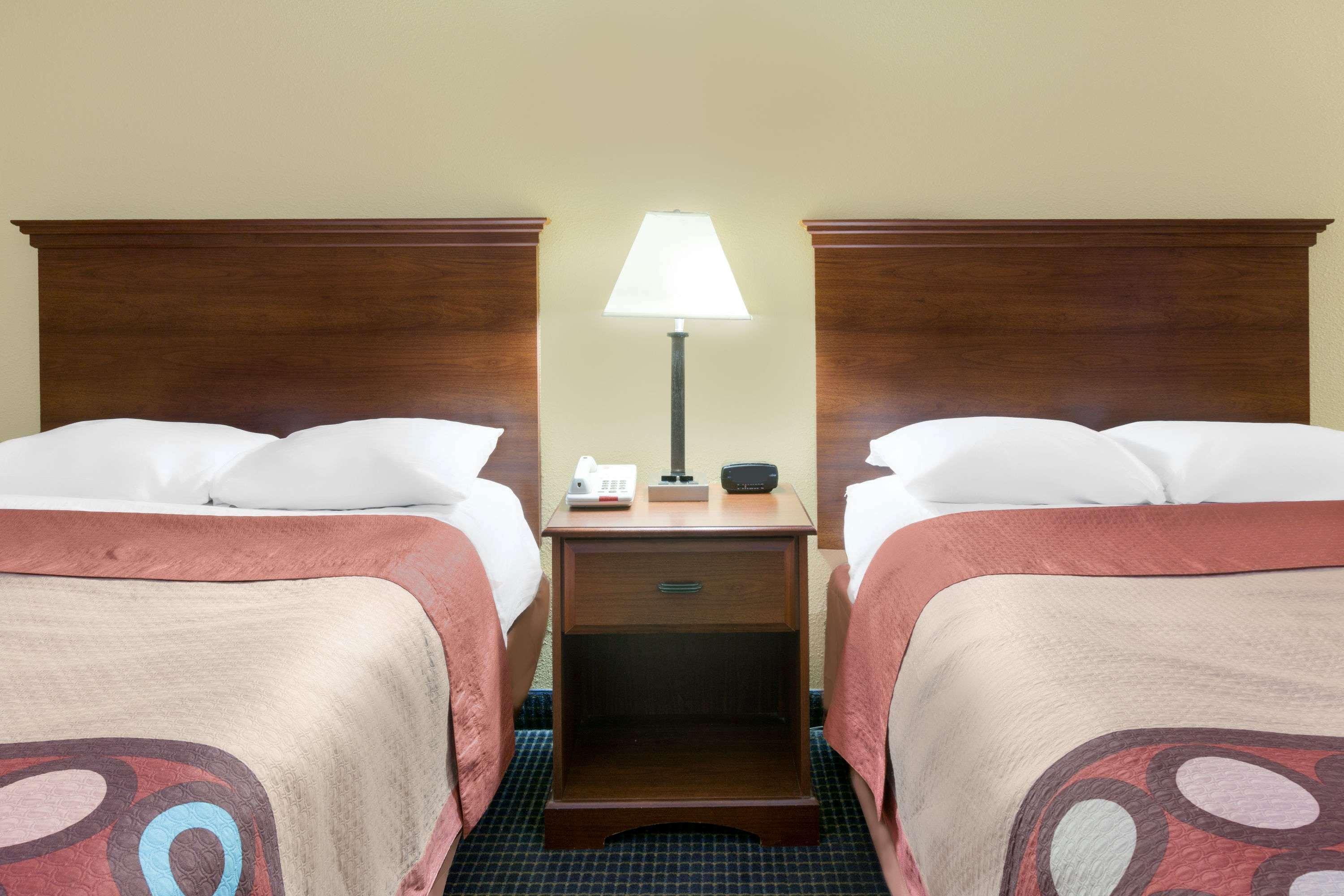 Super 8 By Wyndham Hattiesburg South Dış mekan fotoğraf